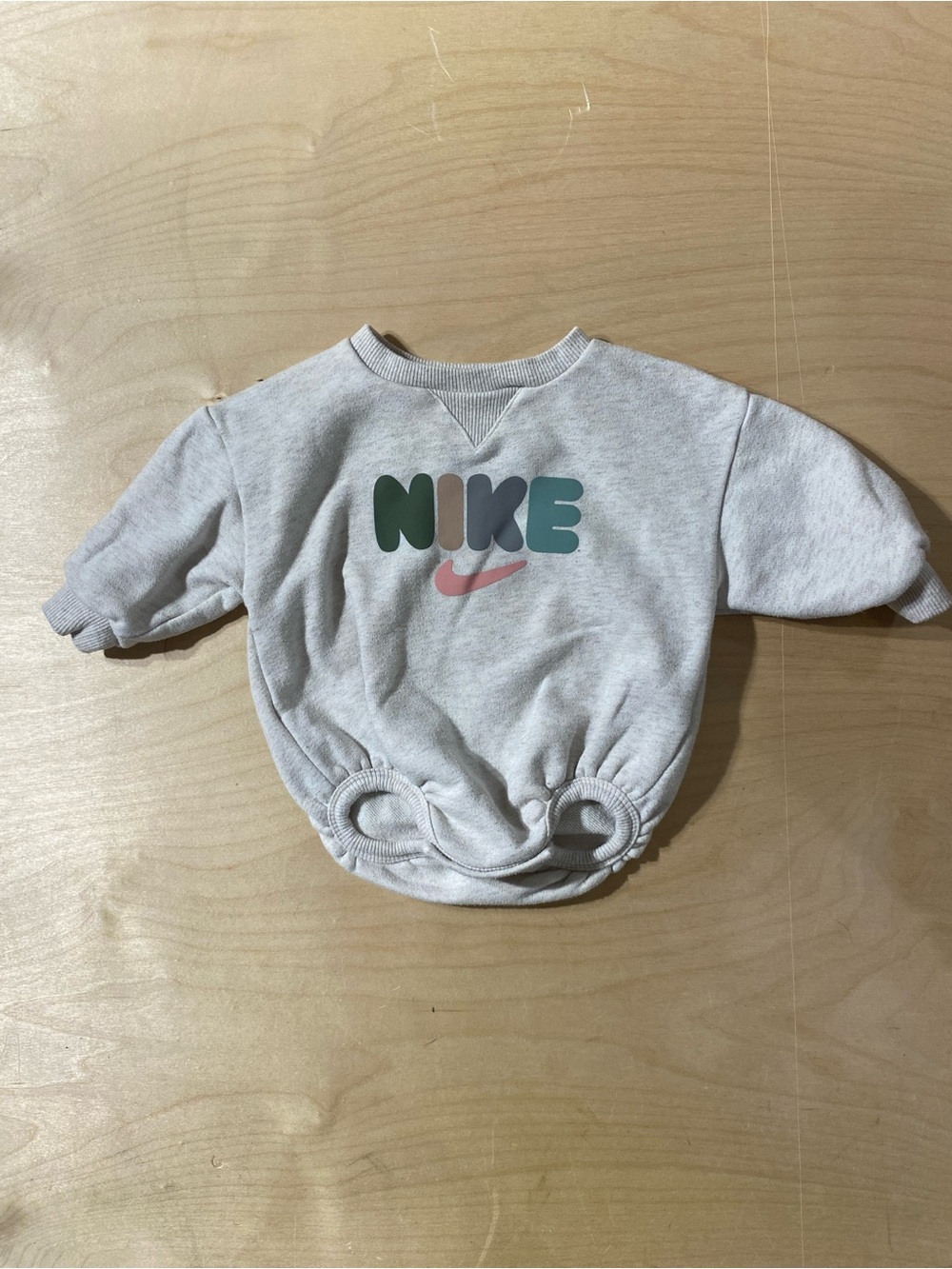 Nike Kids Cream Bodysuit with Multicolor Logo 12 Months (AU)